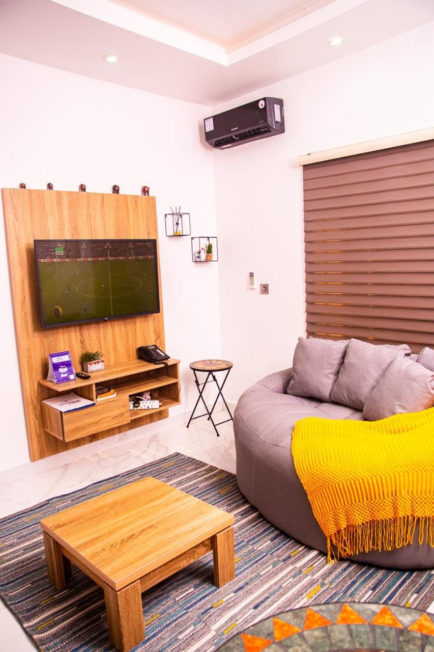 Communal lounge/ TV room, TV and multimedia, Living room