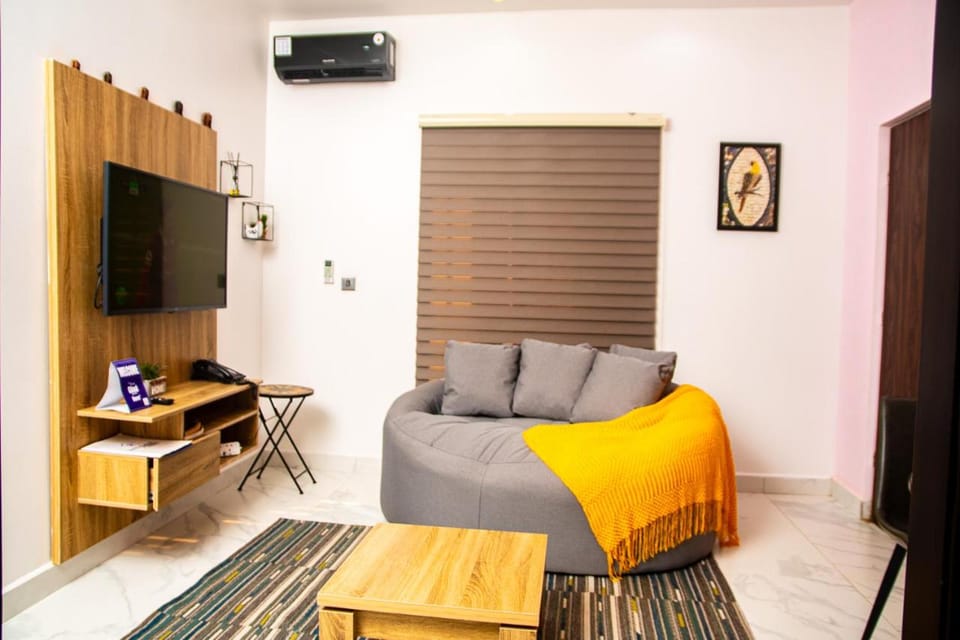 Communal lounge/ TV room, Living room, Seating area