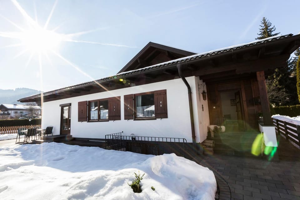 Facade/entrance, Winter, Garden, Balcony/Terrace