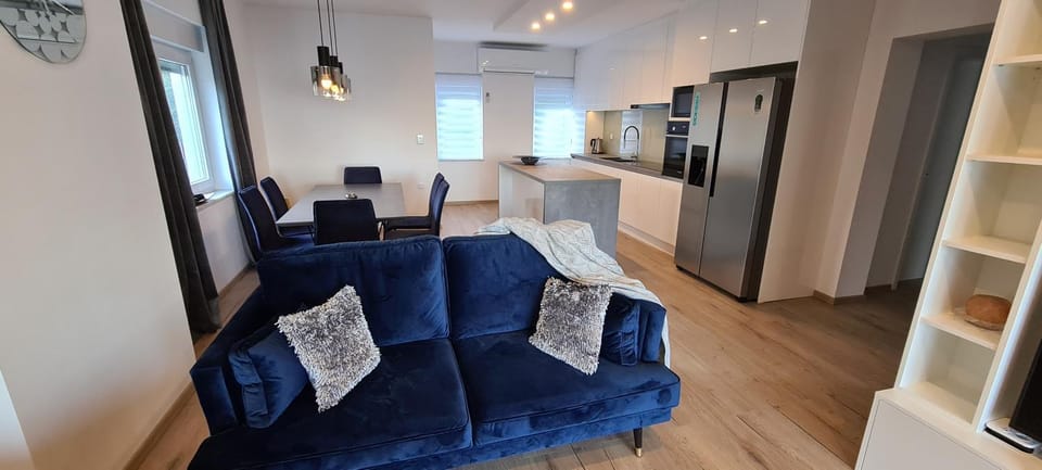 Living room, Photo of the whole room