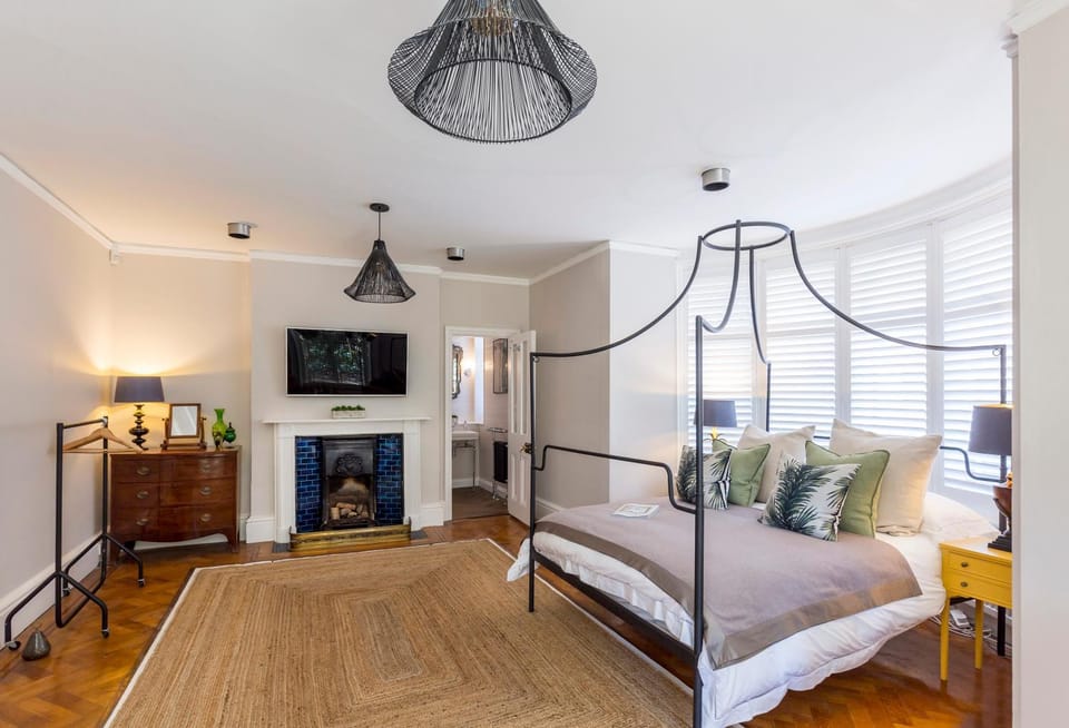 The State Room at Seafield House Bed and Breakfast in Chichester District
