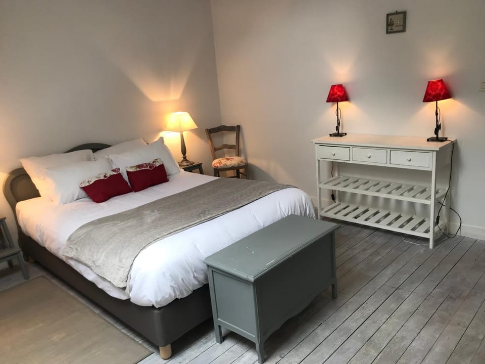 Gîte avec piscine et jardin Le Cosy - Les Bergeronnettes Bergerac Apartment in Bergerac