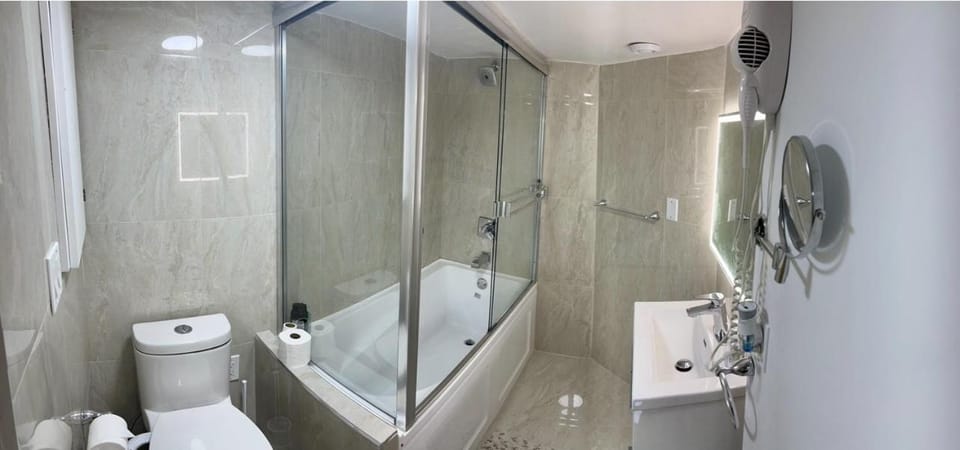 Resort style home living Apartment in New Westminster