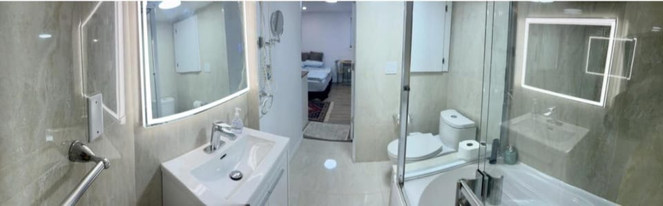 Resort style home living Apartment in New Westminster