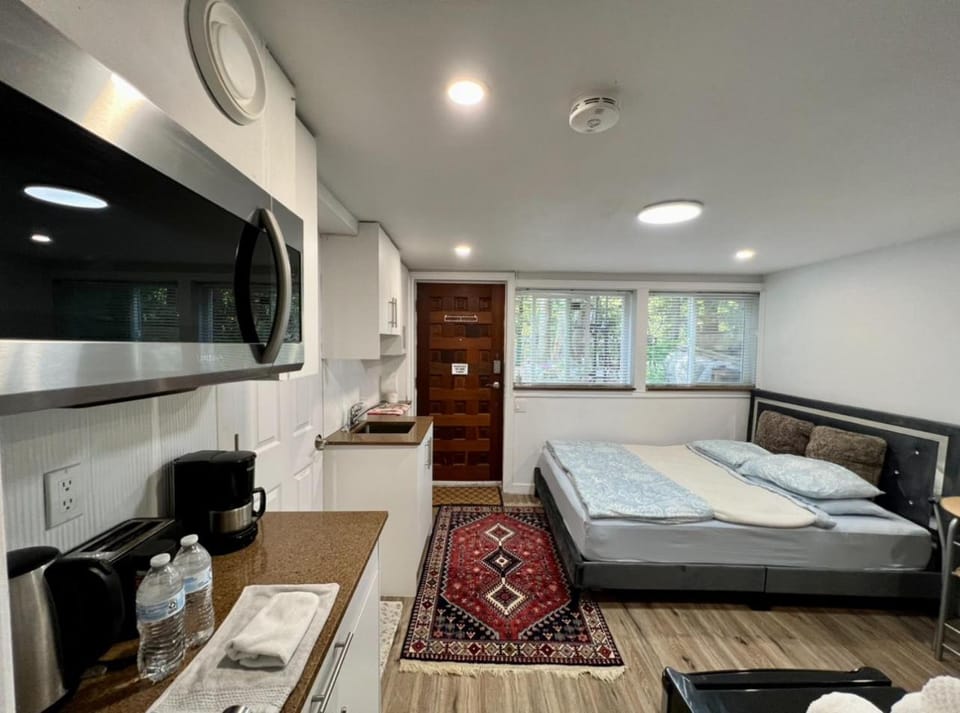 Resort style home living Apartment in New Westminster