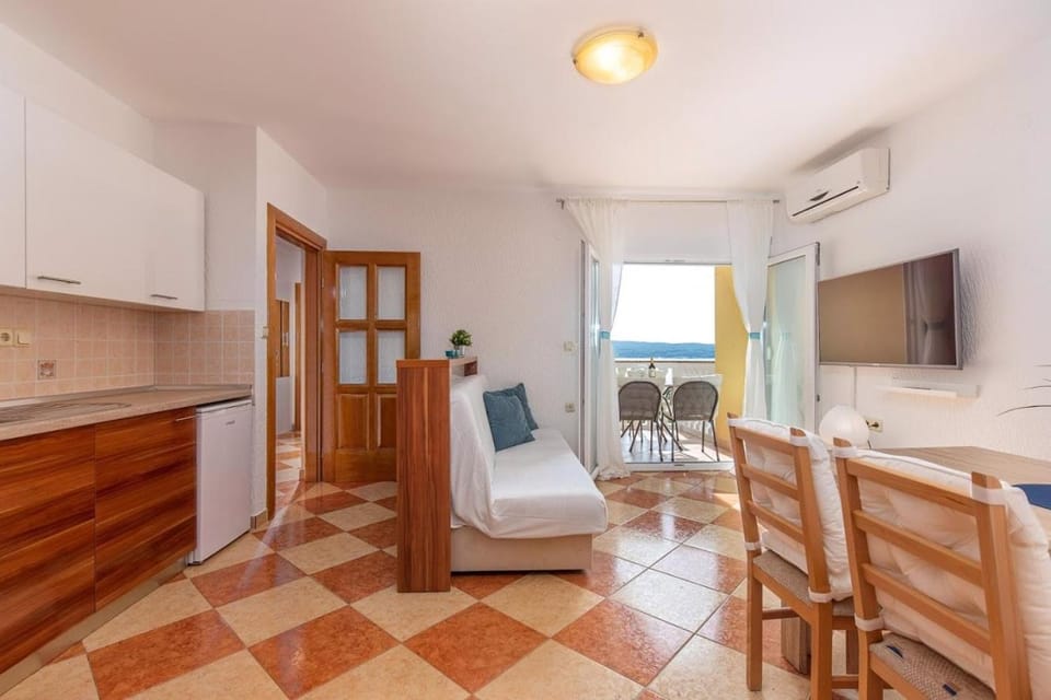 Apartment in Dramalj 41515 Apartment in Primorje-Gorski Kotar County