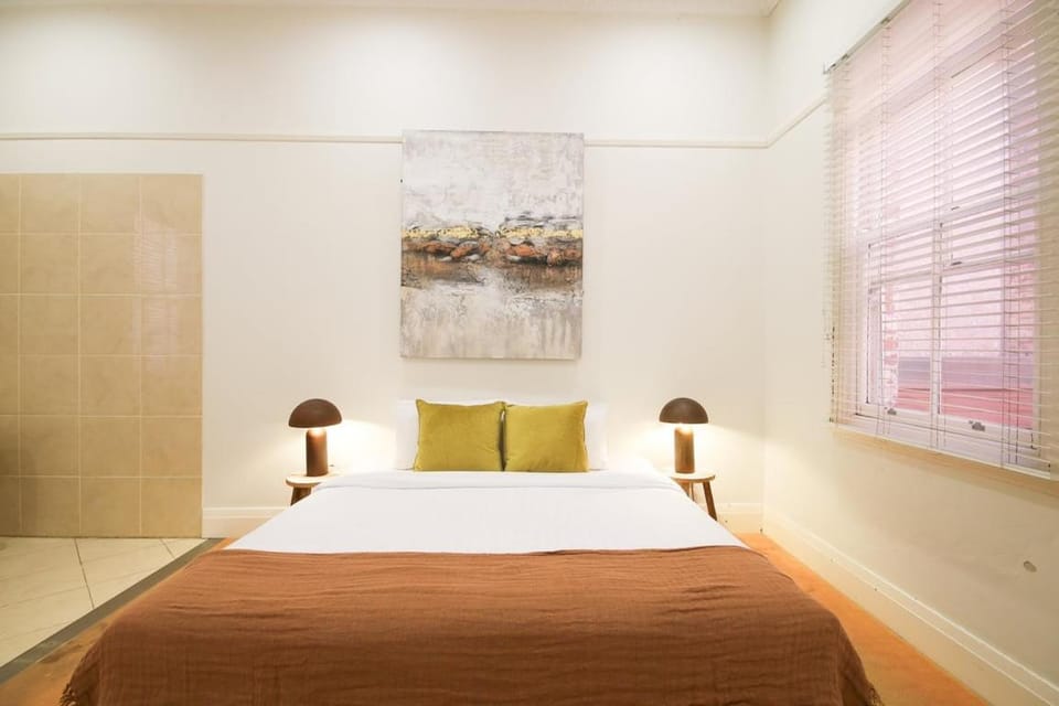 Waterviews - Hidden Gem in CBD - Sleeps 10 Apartment in North Wagga Wagga
