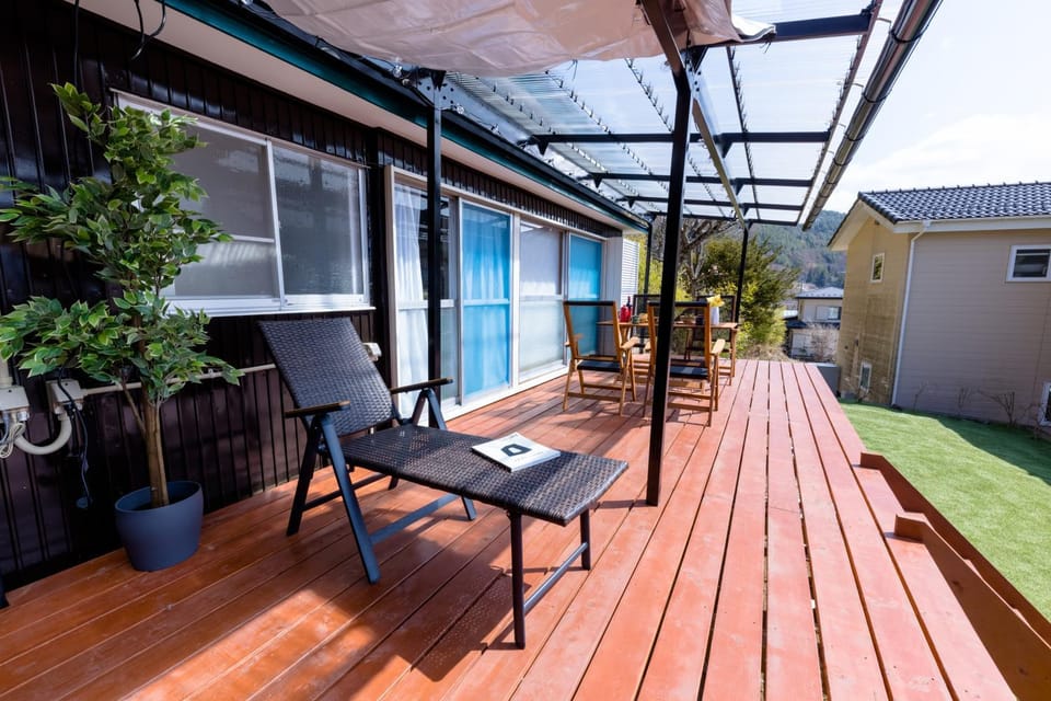 Property building, Day, Garden, Balcony/Terrace