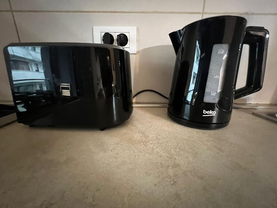 Coffee/tea facilities, toaster