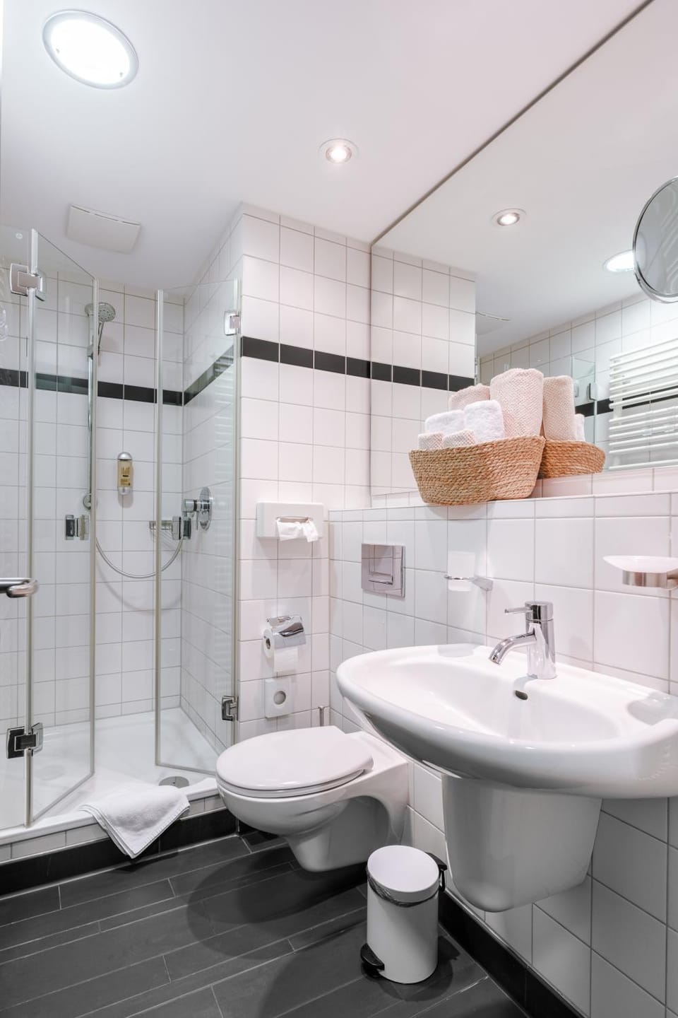 Shower, Toilet, towels