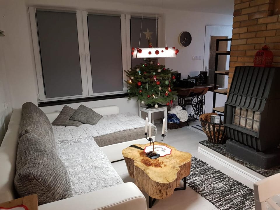 Horska Chata v Srdci Kremnických Hôr Chalet in Slovakia