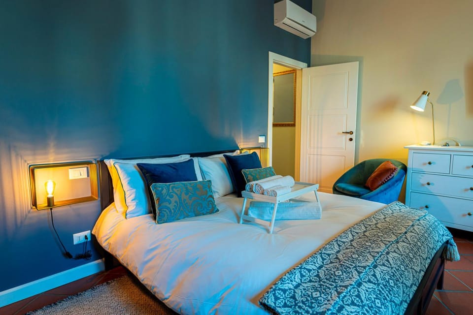 Bed, Photo of the whole room, Bedroom, air conditioner