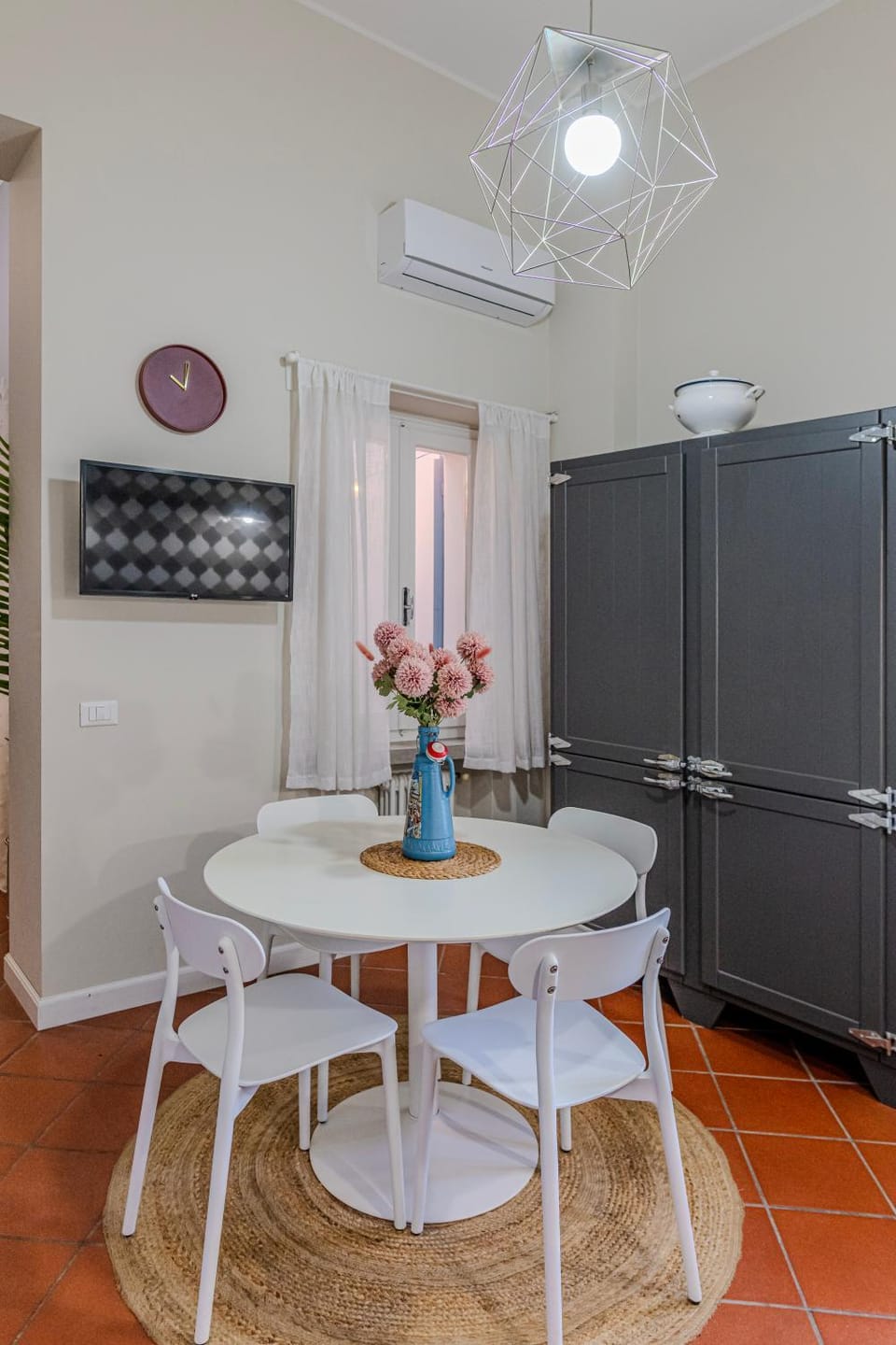 Kitchen or kitchenette, Dining area, wardrobe, air conditioner