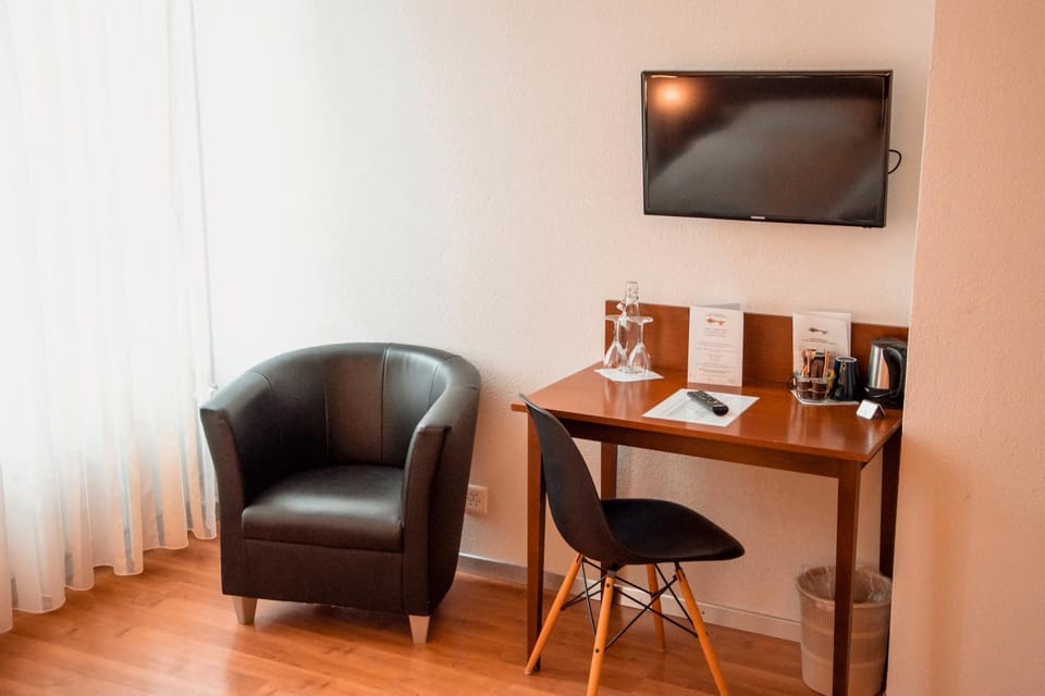 TV and multimedia, Coffee/tea facilities, Photo of the whole room