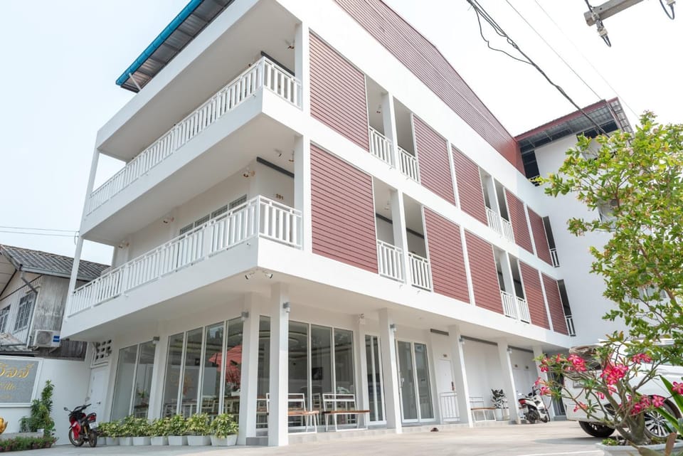 Property building, Facade/entrance