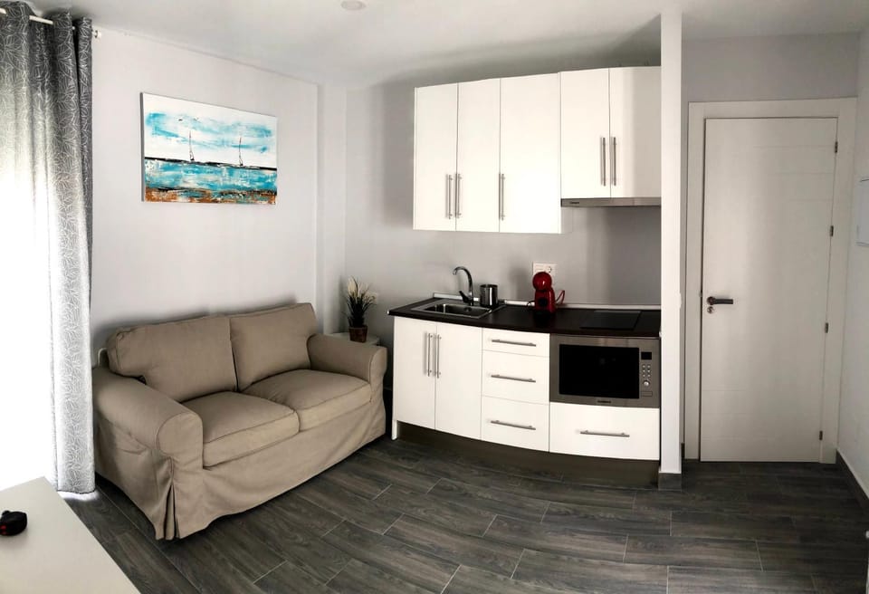 Kitchen or kitchenette, Living room, Lounge or bar