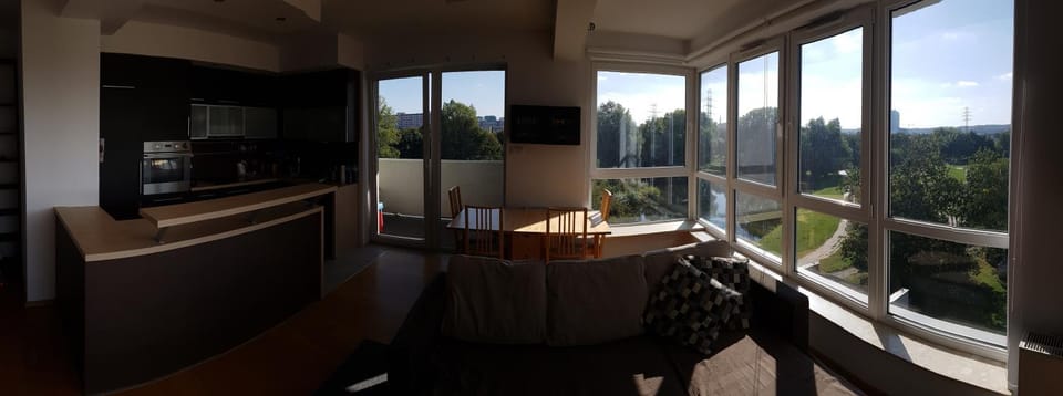 Communal lounge/ TV room, Garden view, Lake view
