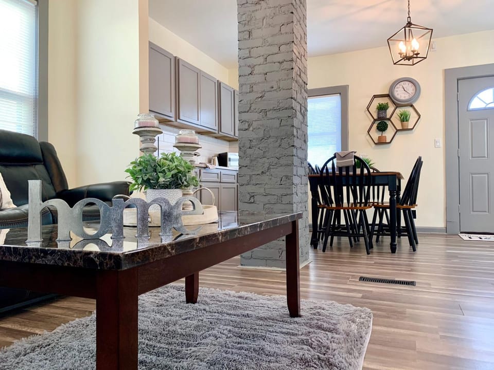 Cozy 3BR 1BA Short drive to Niagara Falls House in Niagara Falls