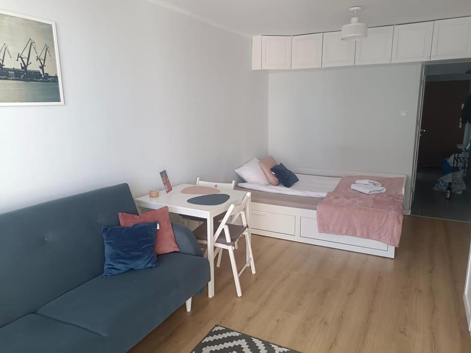Bed, Living room, Photo of the whole room, Seating area, Bedroom, furniture