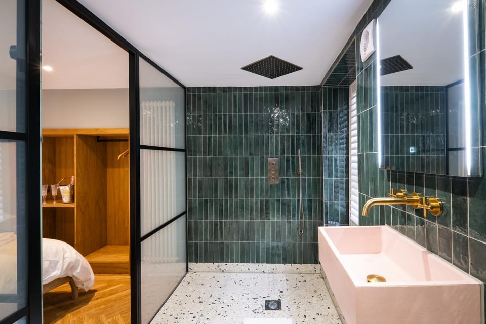 The White House - Off-Site Health Club & Spa 2 minute walk away Bed and Breakfast in Bowness-on-Windermere