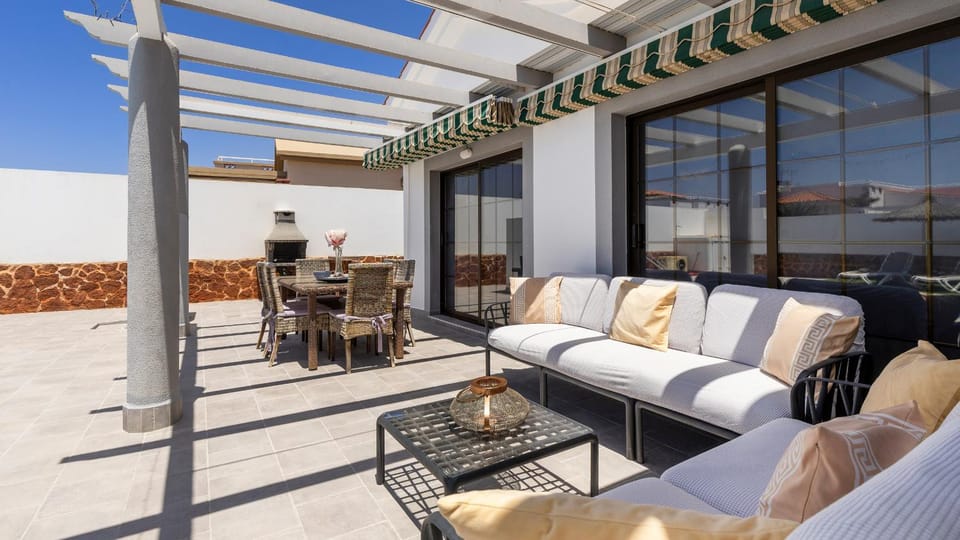 Villa with private pool, near beach and golf Caleta de Fuste- Villa Charlotte Villa in Maxorata