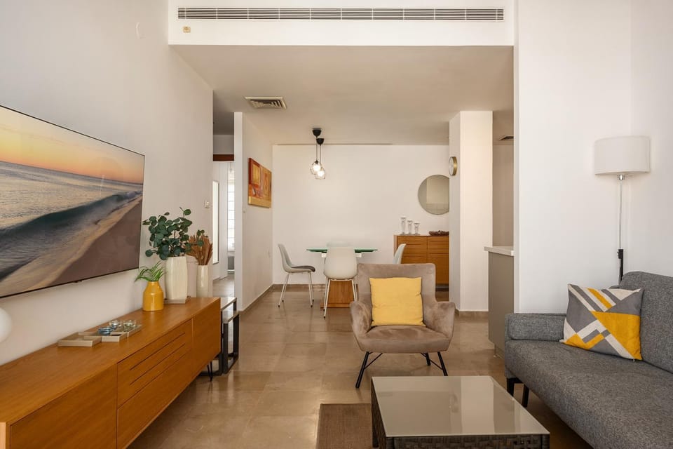 Splendor 2-BR in Melchet by HolyGuest Apartment in Tel Aviv-Yafo