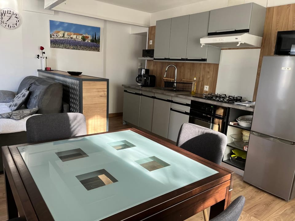 Ruby Apartment in La Rochelle