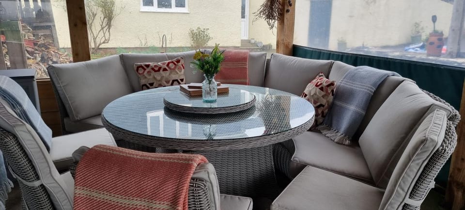 Coffee/tea facilities, Seating area, Dining area, Communal kitchen, kitchen