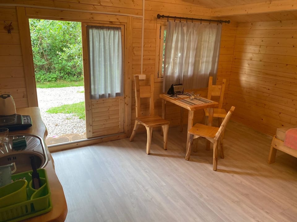 Kitchen or kitchenette, Living room, Seating area, Dining area