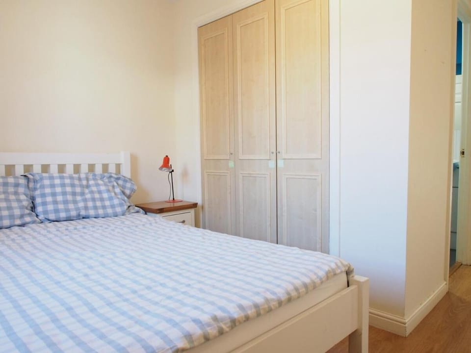 Dicksonfield - Modern 2 bed, 2 bath apartment close to city centre Apartment in Edinburgh