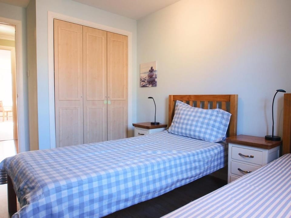 Dicksonfield - Modern 2 bed, 2 bath apartment close to city centre Apartment in Edinburgh