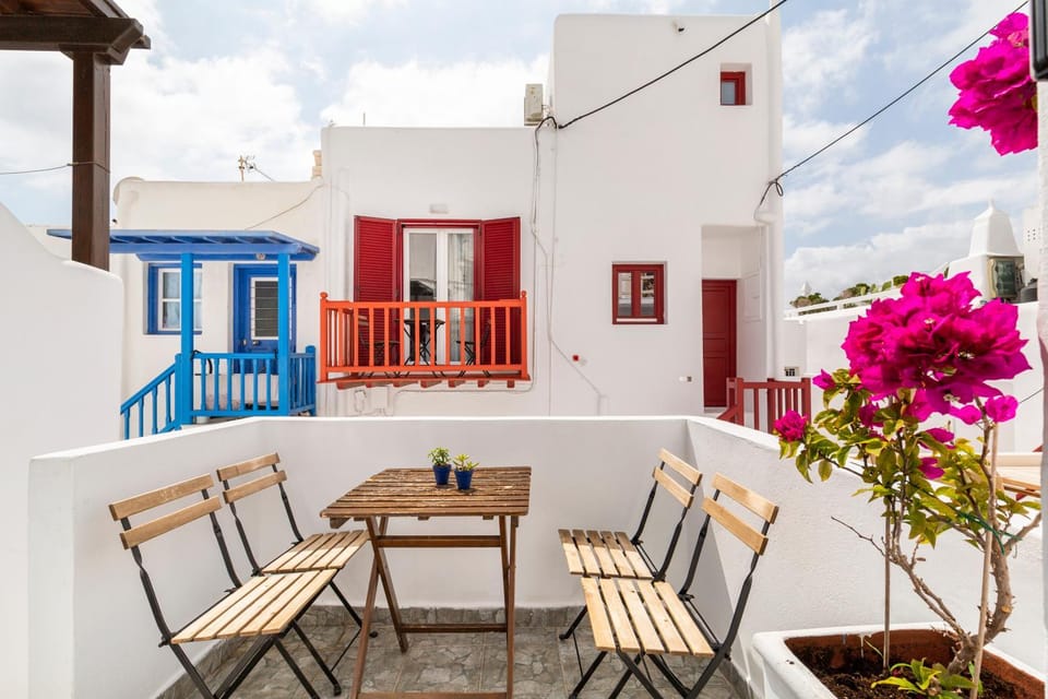 Facade/entrance, View (from property/room), Balcony/Terrace, City view, Location