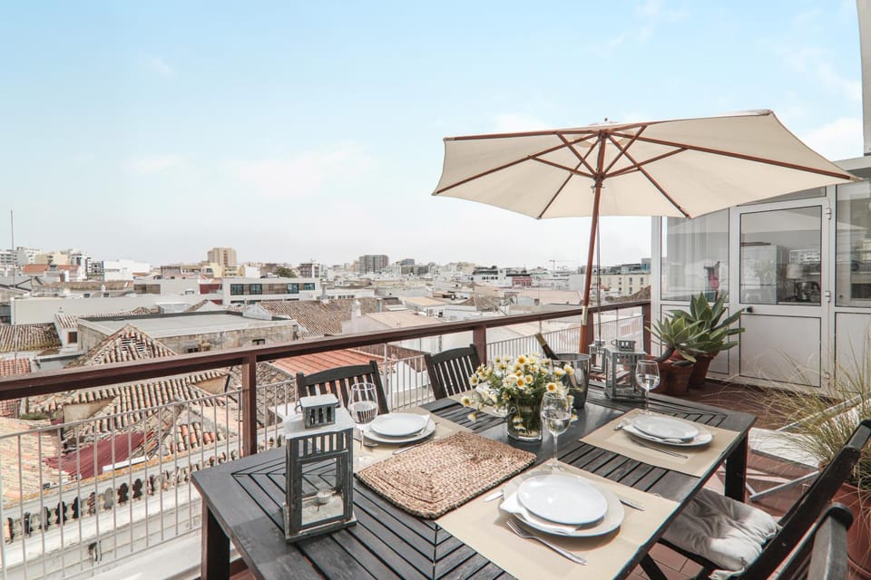 Property building, Balcony/Terrace, Living room