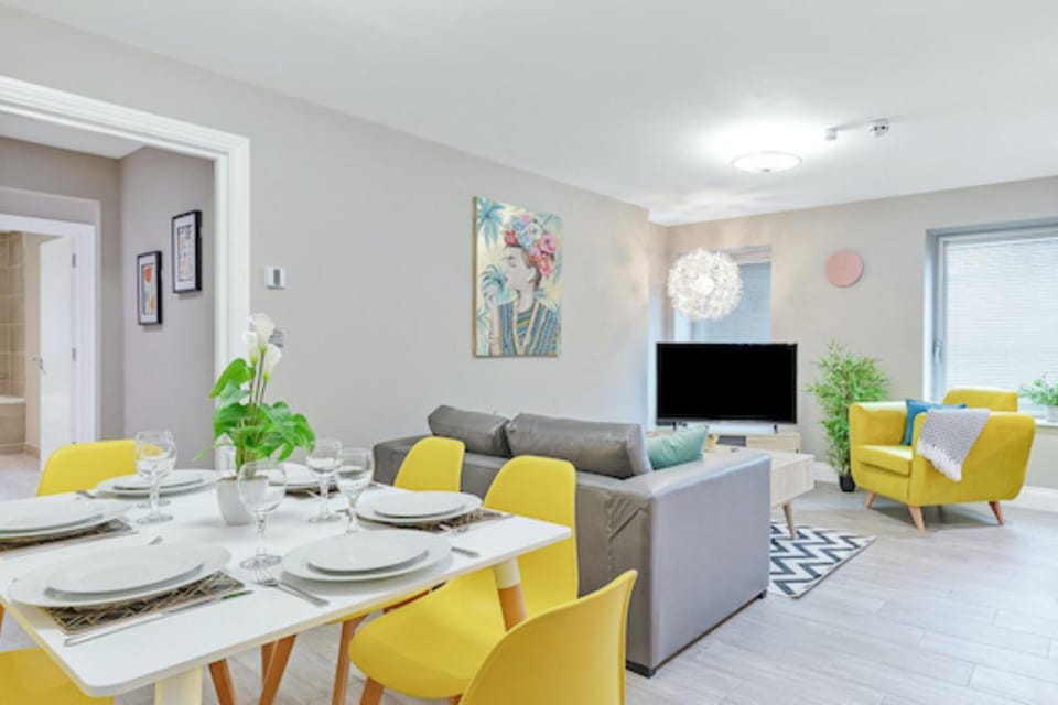 Living room, Seating area, Dining area