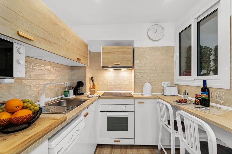 Kitchen or kitchenette, Food