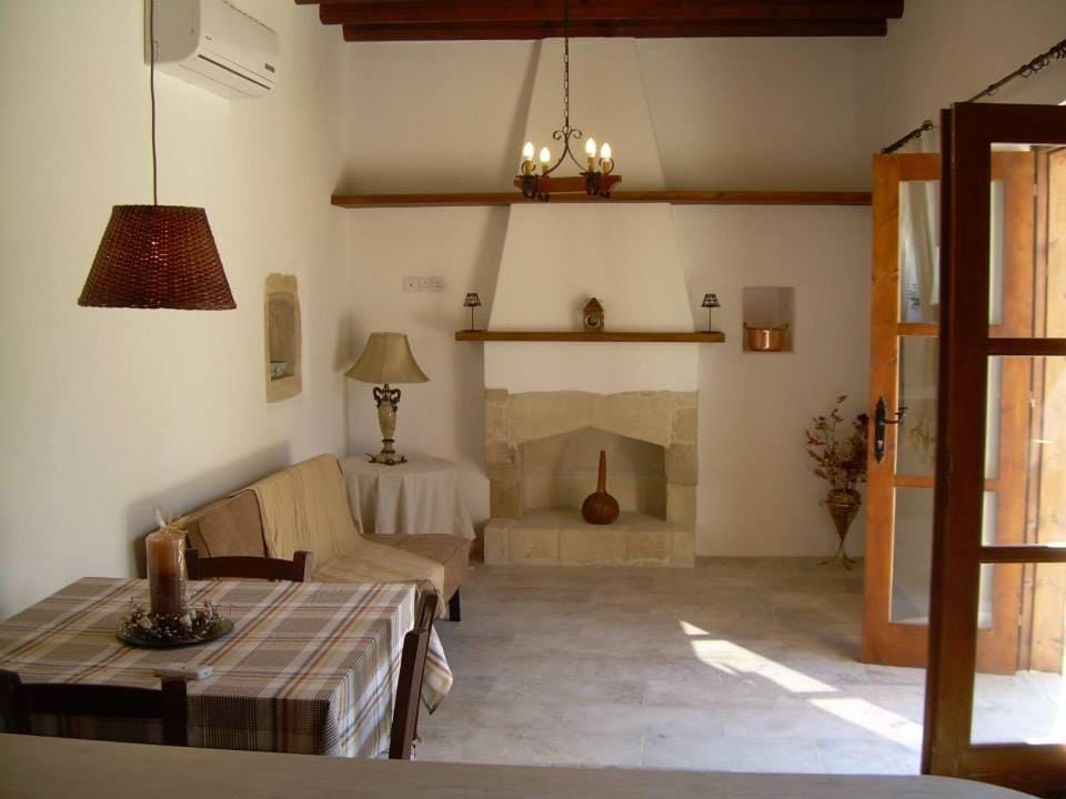 Living room, Seating area, Dining area, flat iron
