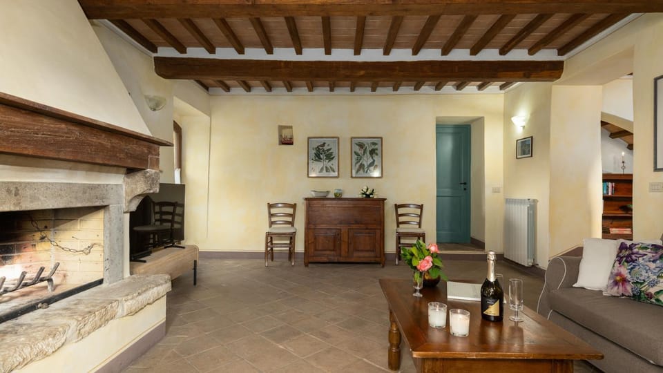 PODERE MADONNA DI MEZZO 6, Emma Villas Villa in Tuscany