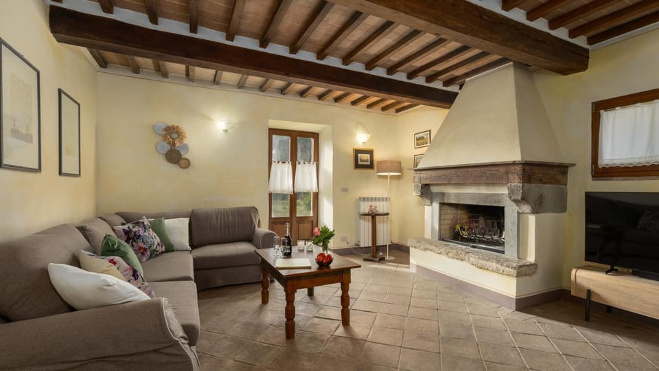 PODERE MADONNA DI MEZZO 6, Emma Villas Villa in Tuscany