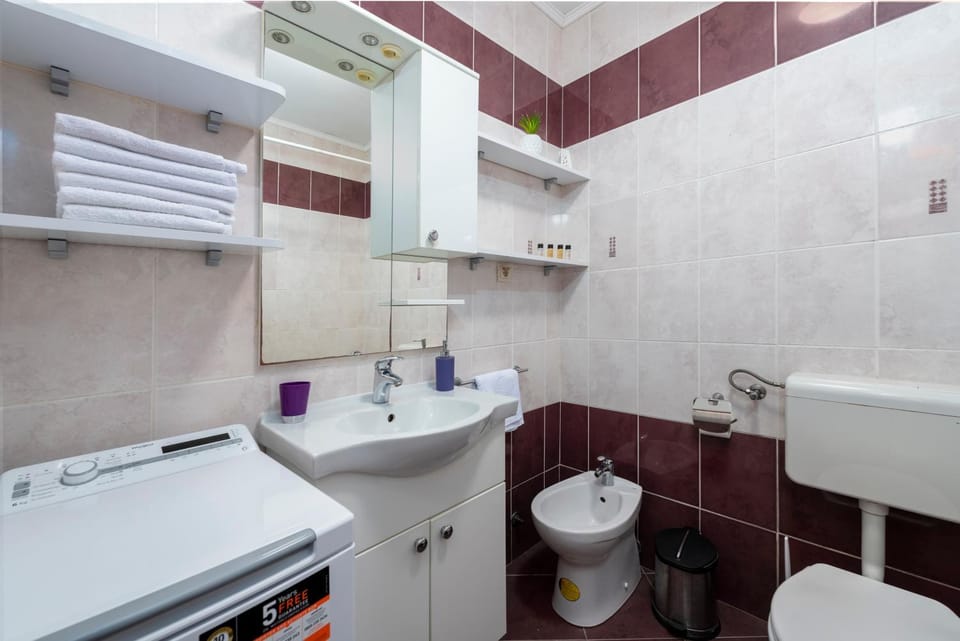 Bathroom, towels