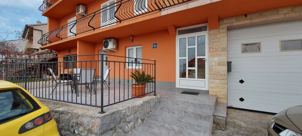 Patio, Facade/entrance, Balcony/Terrace