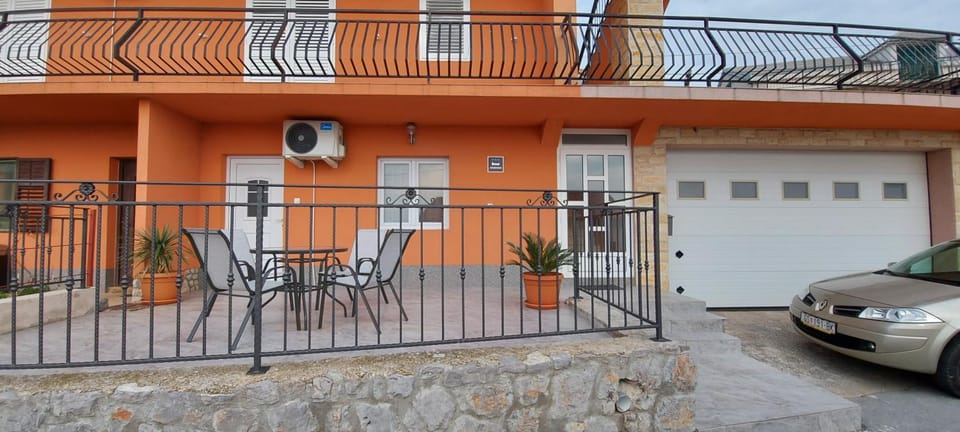 Patio, Facade/entrance, Balcony/Terrace