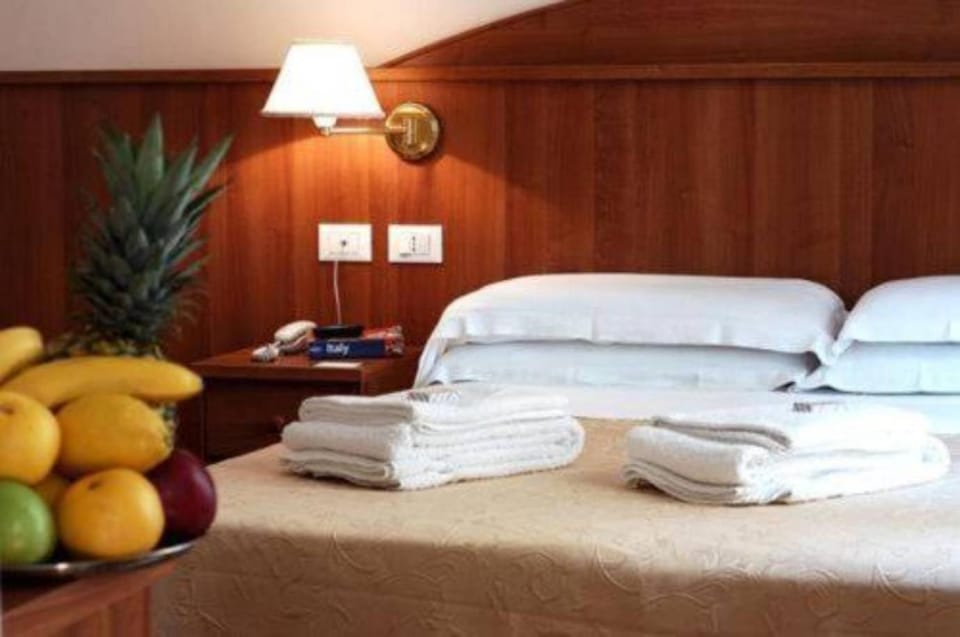 Bed, Living room, Photo of the whole room, Seating area, Bedroom, towels
