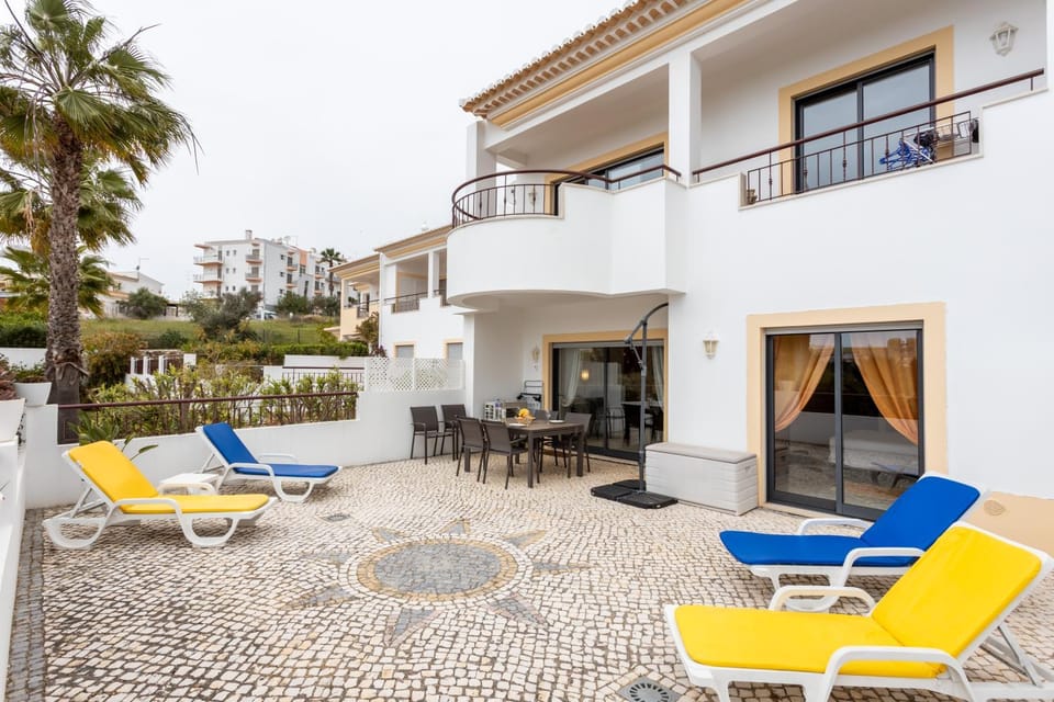 Great 2 bedroom apartment with communal pool Apartment in Lagos