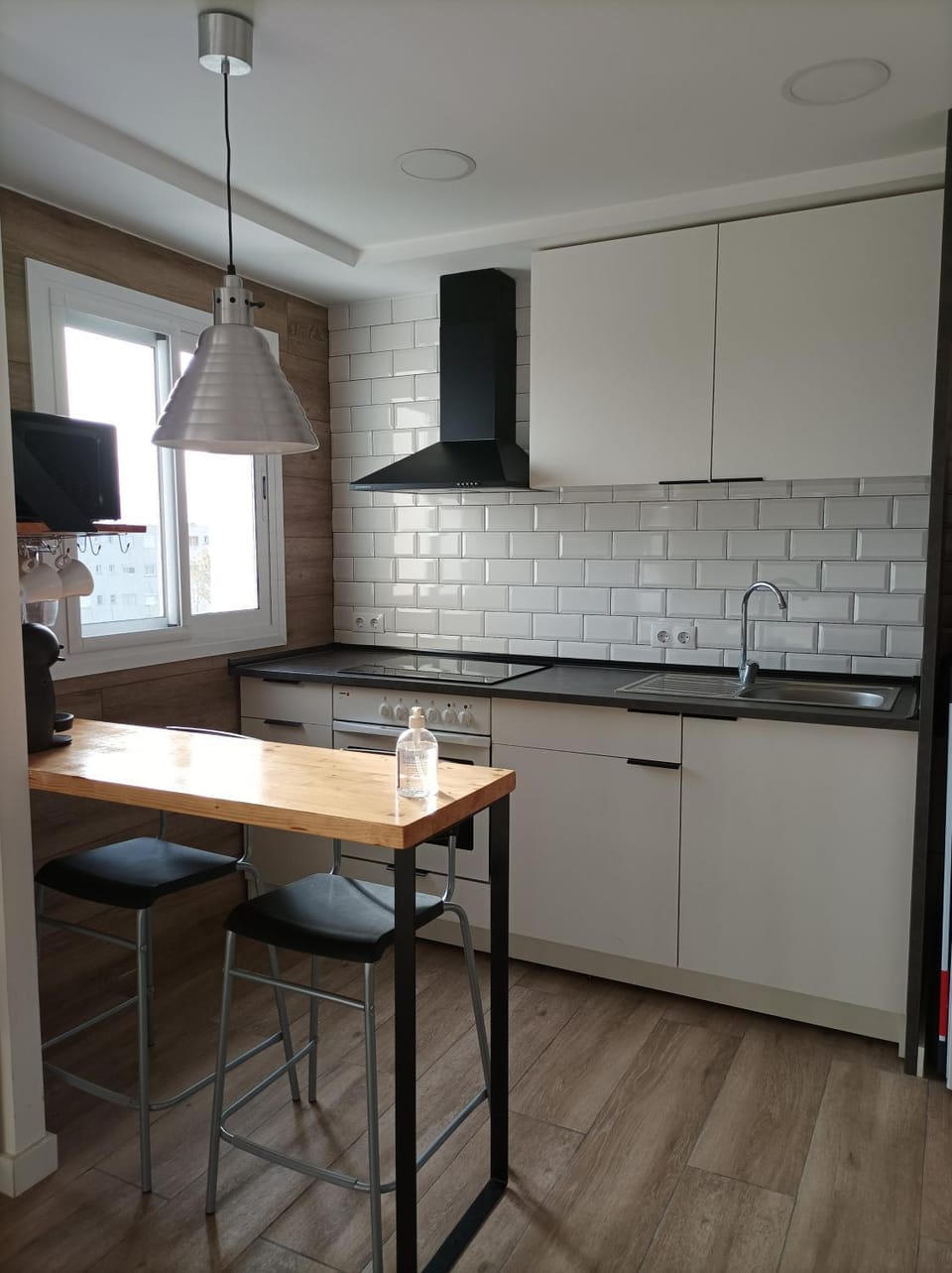 Kitchen or kitchenette, oven, stove