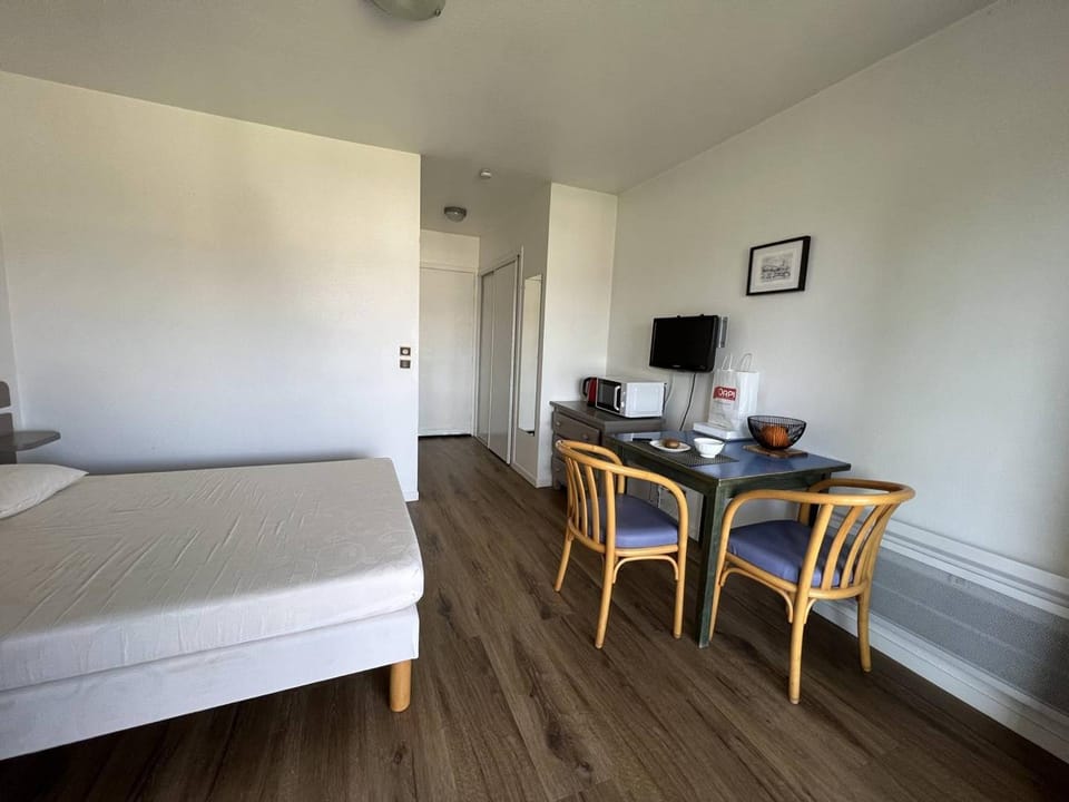 Studio à Cambo-les-Bains, Internet, Parking, Animaux admis Apartment in French Basque Country