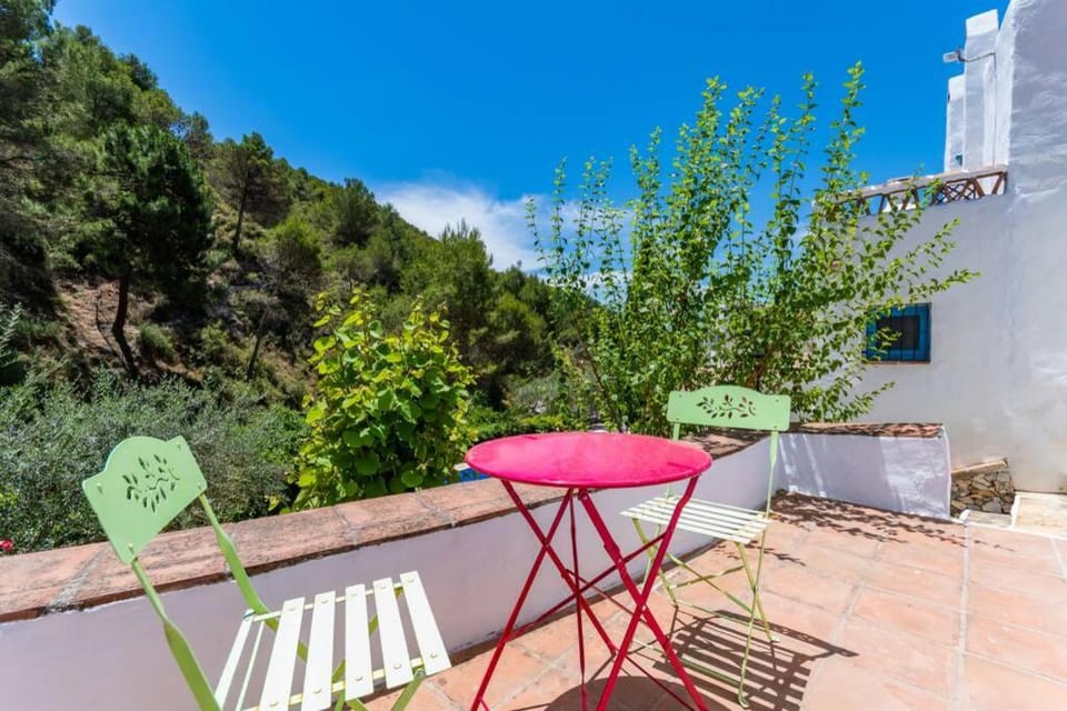 Casa Rosa, con encanto y piscina climatizada House in Axarquía