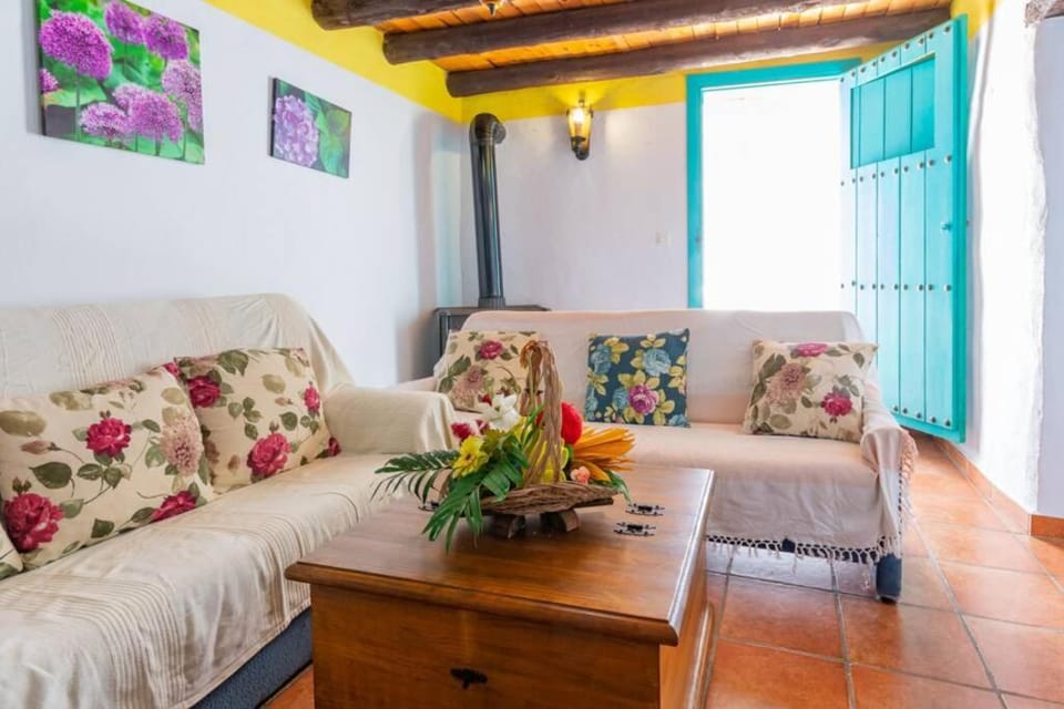 Casa Rosa, con encanto y piscina climatizada House in Axarquía
