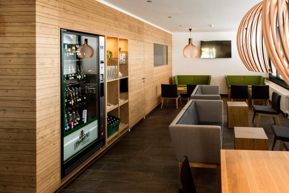 Communal lounge/ TV room, TV and multimedia, Lounge or bar, Seating area, Drinks