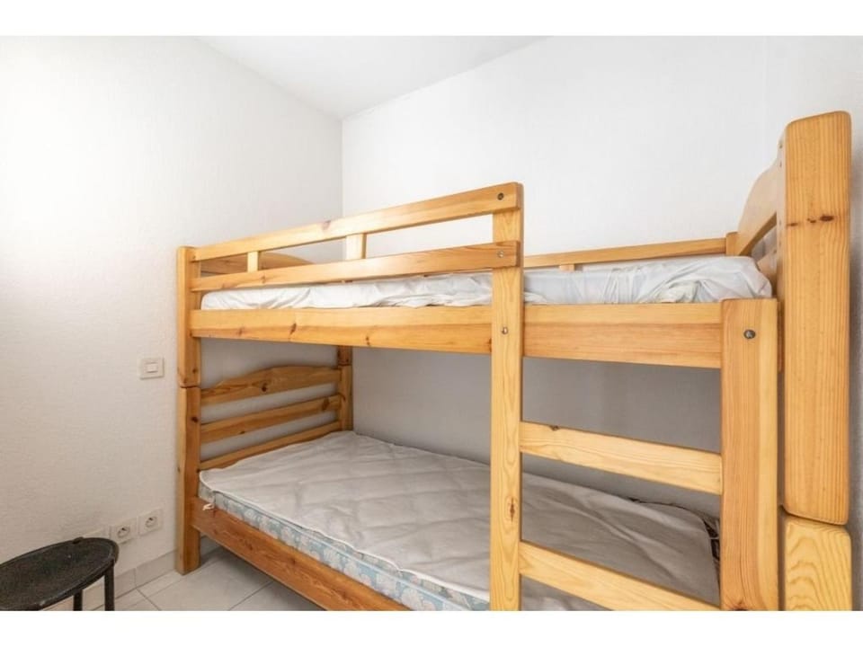 Appartement Studio Cabine à Fréjus, Piscine, Plage à 500m, Clim, Parking, Terrasse, 4 Couchages - FR-1-226A-110 Cabin in Fréjus