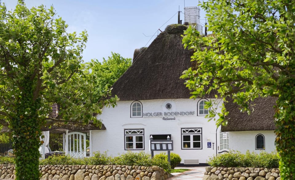 Property building, Spring, Day, Garden, Garden view